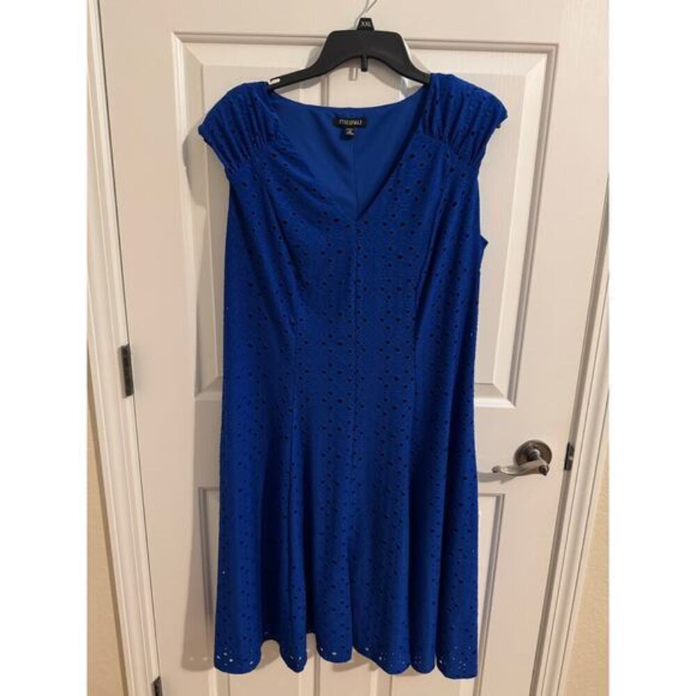 Roz & Ali Eyelet Fit and Flare Dress Sleeveless Lined Royal Blue Size 16